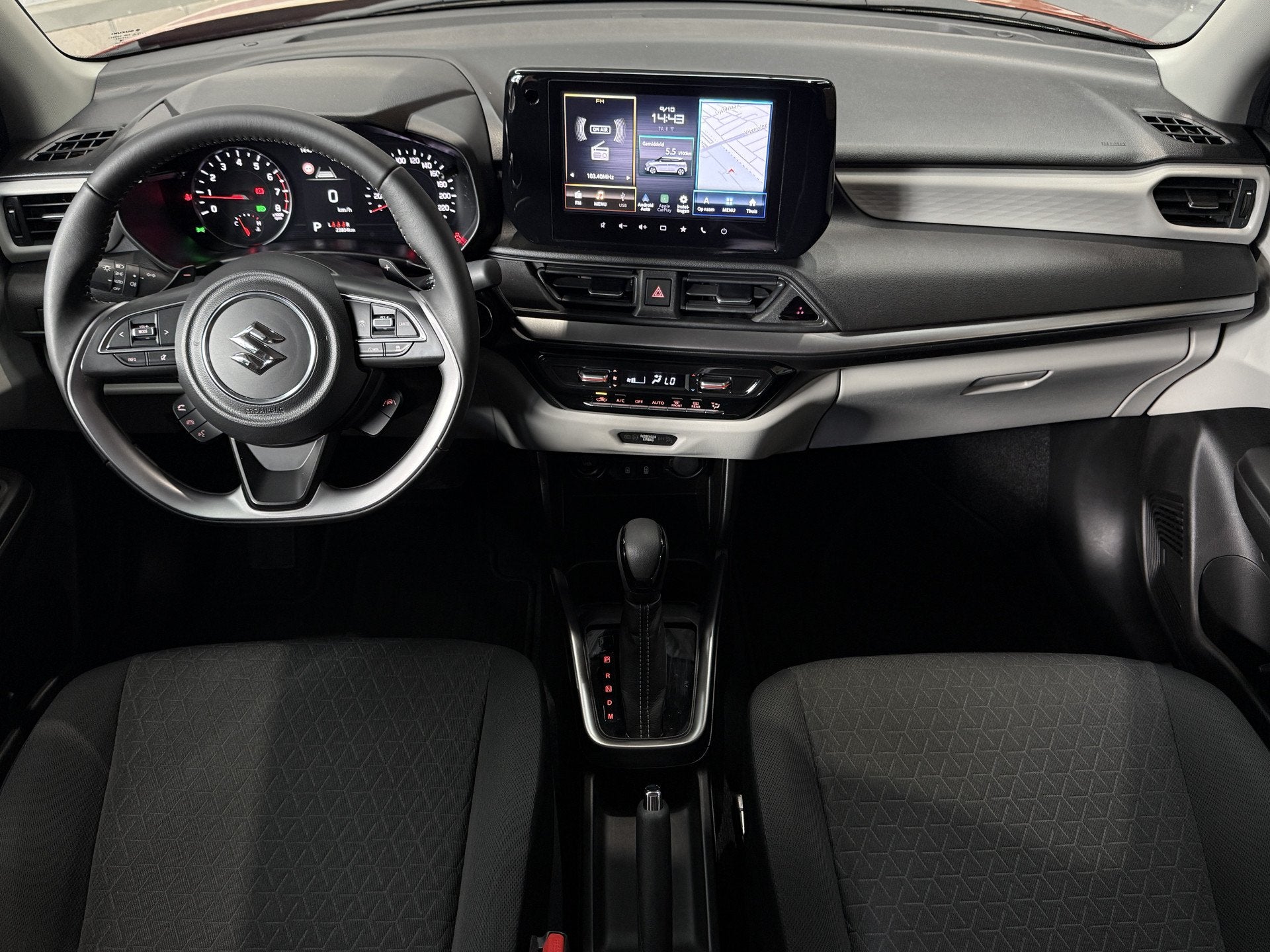 Suzuki Swift 1.2 Comfort + Hyb | Aut | Navi | 16" | Carplay, Auto's, Gebruikt, Zwart, 400 kg, Swift