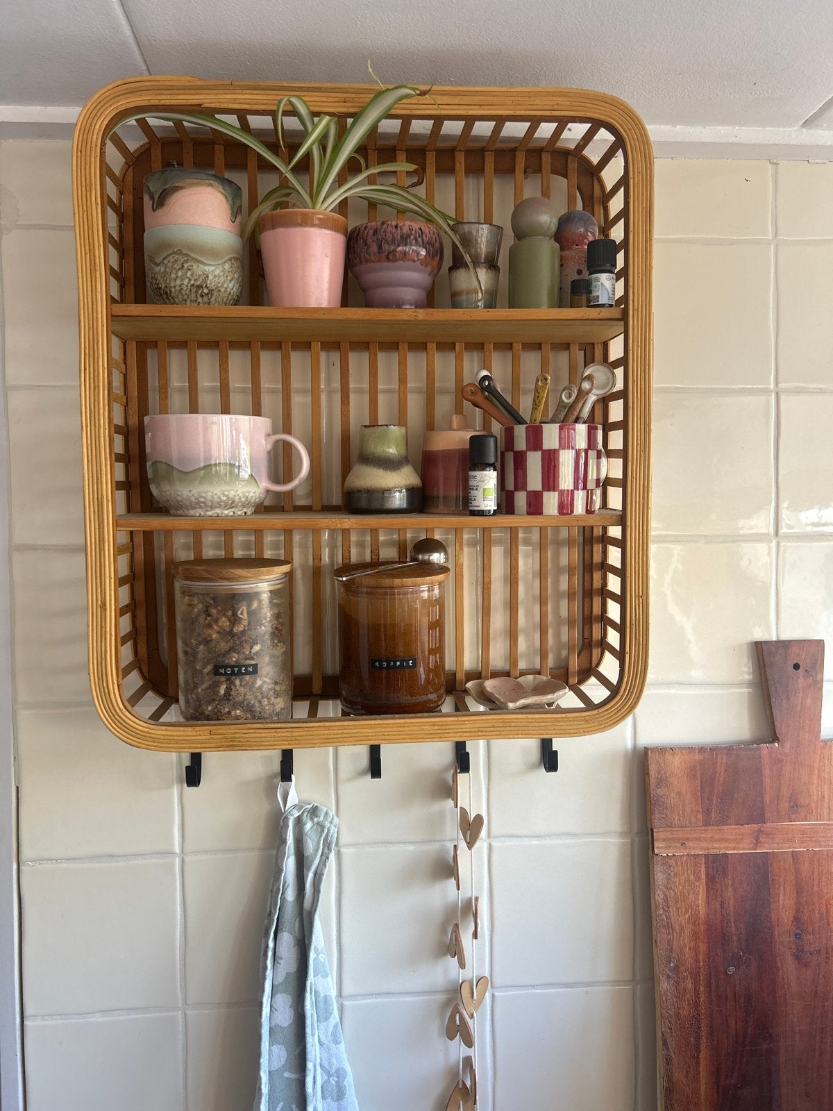 Rotan wandrek met haken - voor kopjes/kruidenpotjes, Ophalen of Verzenden, Zo goed als nieuw
