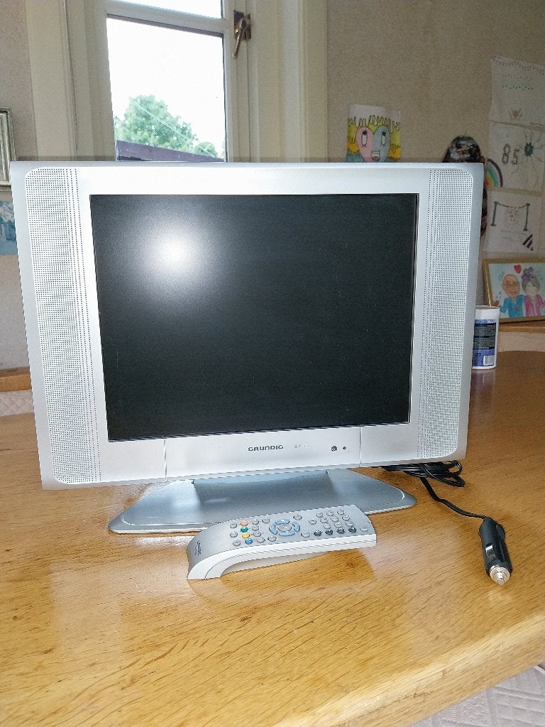 Portable Grundig Stereo kleuren TV 12 volt e 65,-, Ophalen, 50 Hz, LCD, Zo goed als nieuw