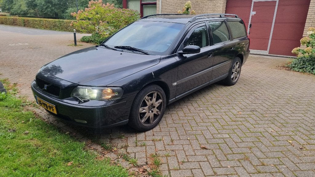 Volvo V70 2.4 170PK 2004 Zwart Clima St Verw Cruise Leder, Auto's, Voorwielaandrijving, 1800 kg, Zwart, Zwart