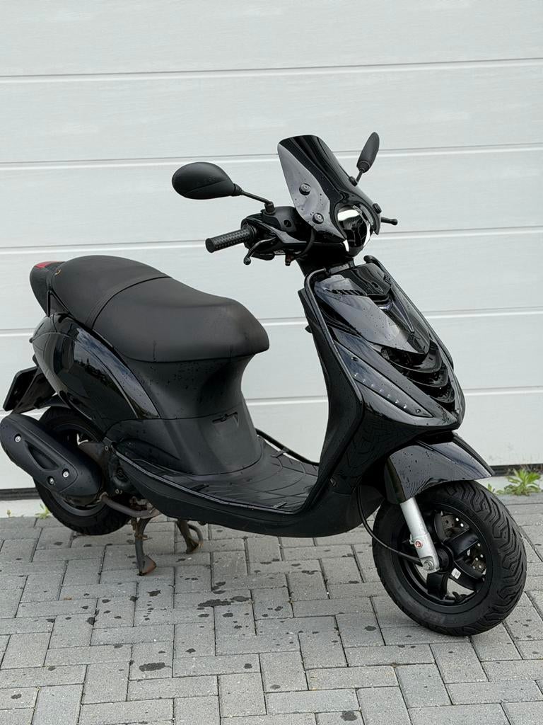 Piaggio zip 50cc e4 2021 brom (nieuwstaat), Ophalen, Zo goed als nieuw, Benzine, Overige modellen
