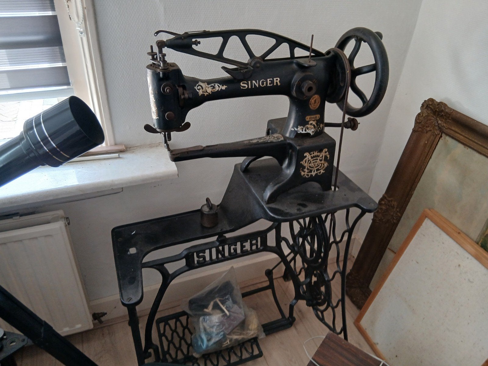 Antieke Singer Naaimachine op Onderstel, Antiek en Kunst, Ophalen