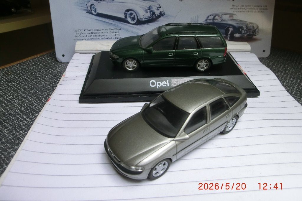 2x Opel /Vauxhall Vectra 1:43, Hobby en Vrije tijd, Modelauto's | 1:43, Ophalen of Verzenden, Nieuw, Auto, Schuco