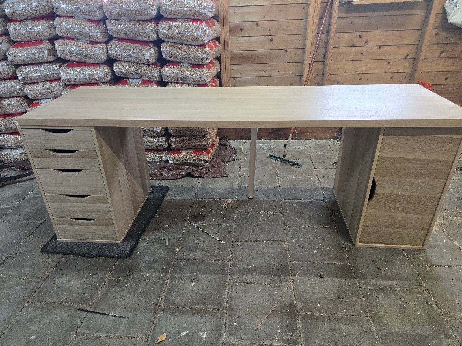 Mooi bureau met 2 zwevende planken van IKEA, Huis en Inrichting, Ophalen