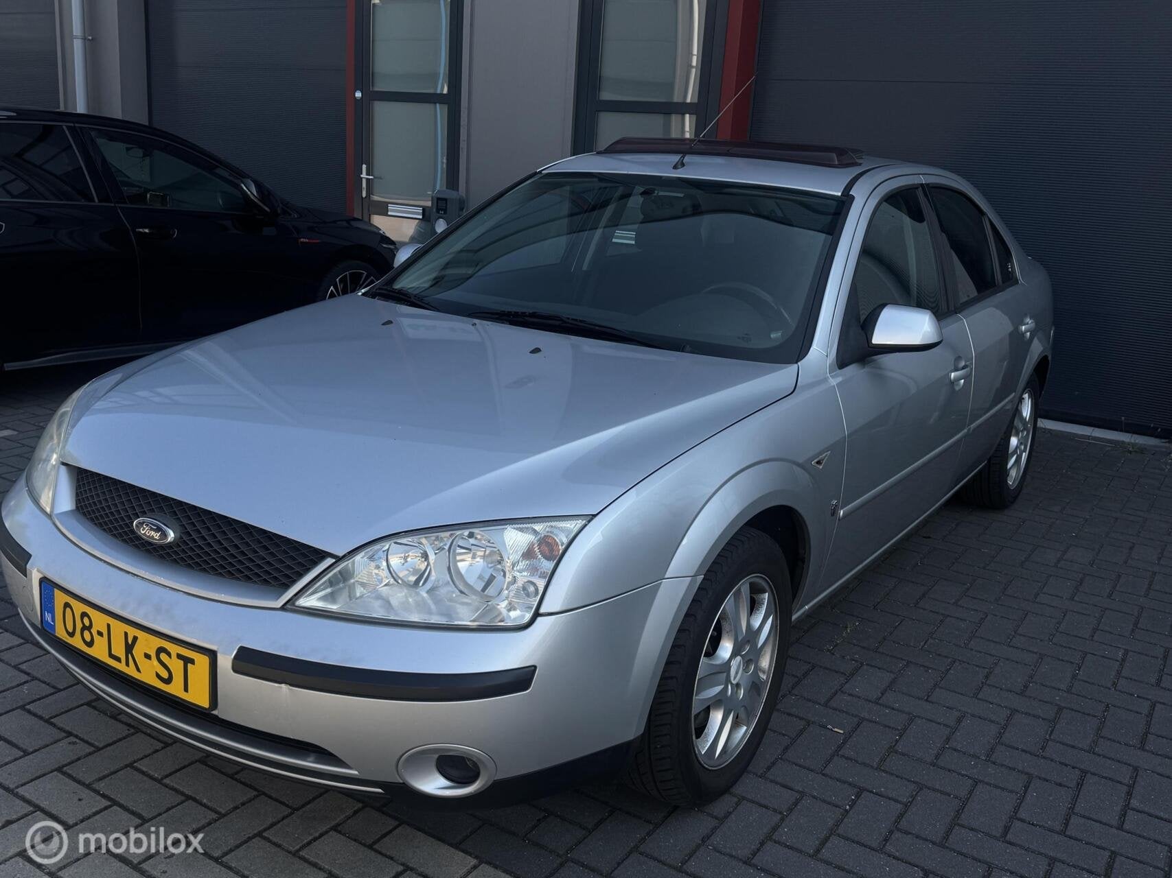 Ford Mondeo 2.0-16V Ghia, Open Dak, Airco, Elektr ramen, APK, Auto's, 145 pk, Stof, Zwart, Mondeo