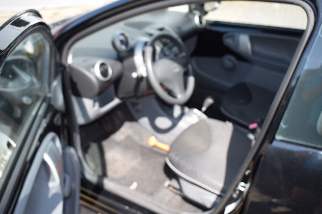 Peugeot 107 AUTOMAAT 1.0-12V XS (bj 2009), Auto's, Peugeot, Stof, Gebruikt, 4 stoelen, Origineel Nederlands