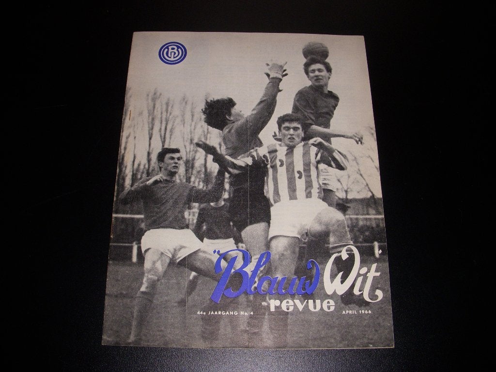 Clubblad ' Blauw-Wit ' Revue april 1966, Pinkstertoernooi, Ophalen of Verzenden, Gebruikt, Overige binnenlandse clubs, Boek of Tijdschrift
