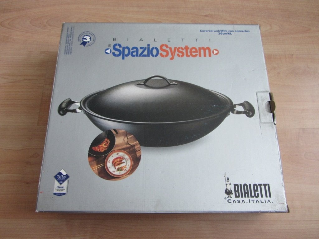 Bialetti Wok 36 cm, Antiaanbaklaag, Ophalen of Verzenden, Nieuw, Aluminium