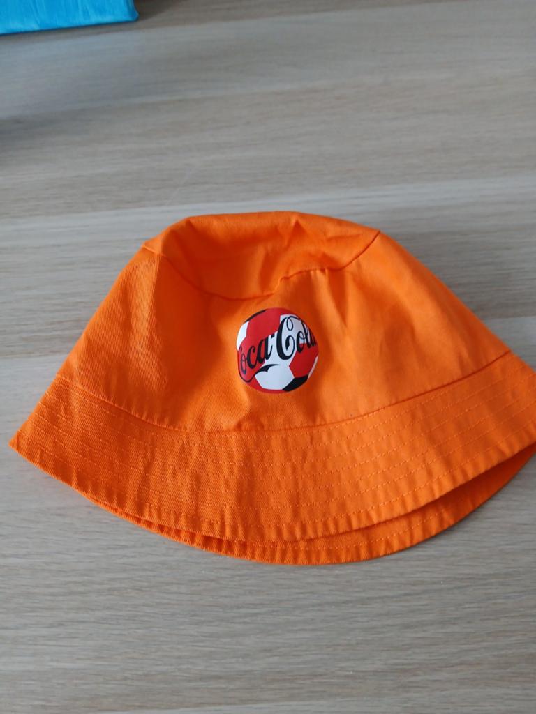 Oranje Coca-Cola vissershoedje bucket hat met voetbal logo, Hoed, Nieuw, Coca-Cola, One size fits all