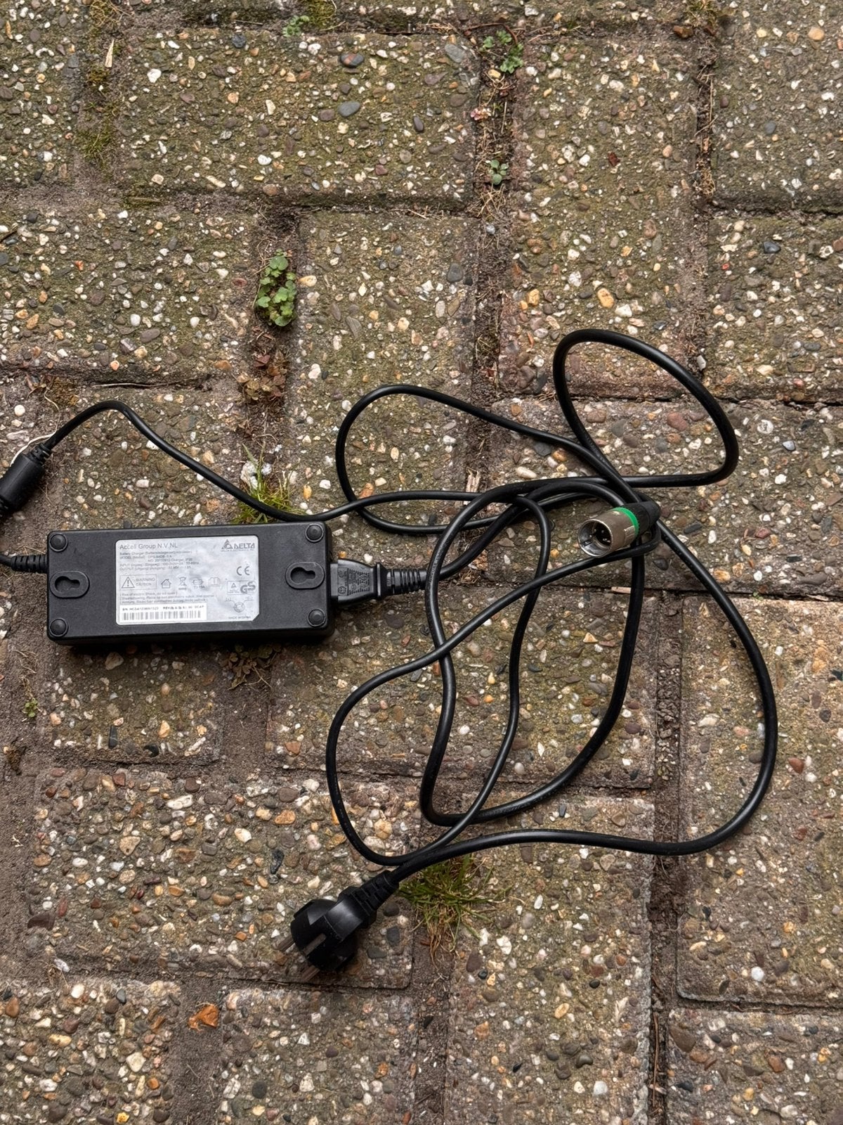 Sparta ion Groene Fiets accu oplader - 32,96V, voor 28v accu, Ophalen of Verzenden, Zo goed als nieuw