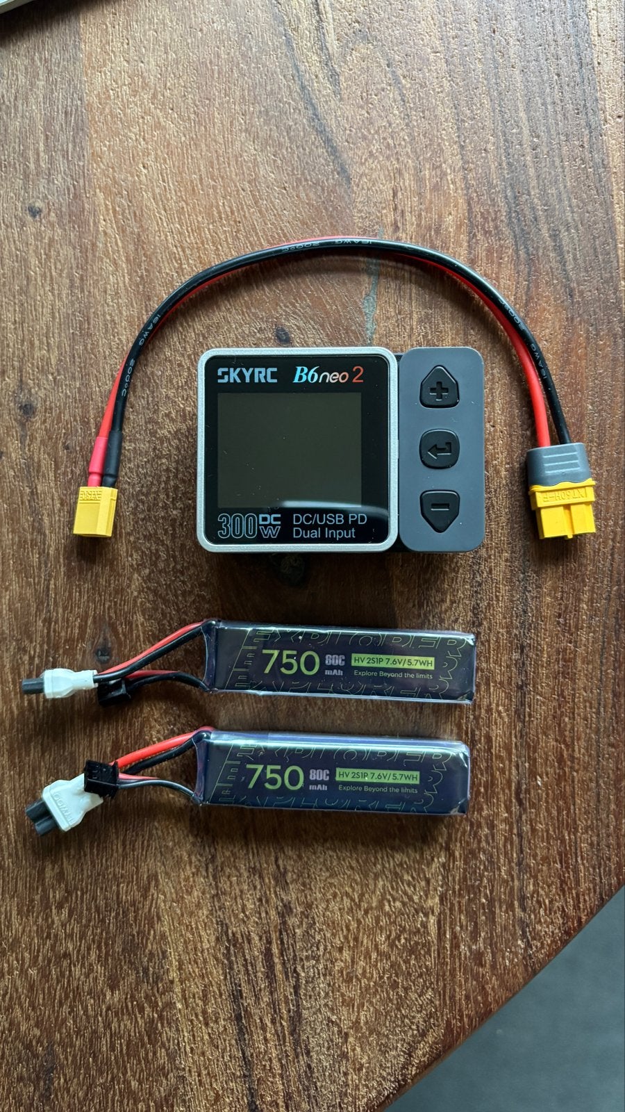 SKYRC B6neo 2 Lader met 2x 750mAh Flywoo LiPo en laadkabel, Verzenden, Nieuw, Elektro, Quadcopter of Multicopter