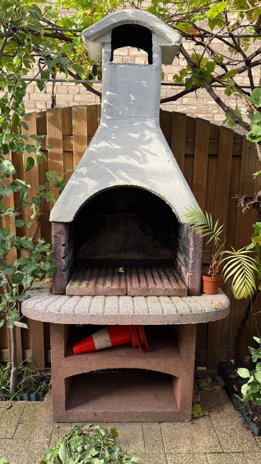 Stenen BBQ voor gezellige zomeravonden, Ophalen, Gebruikt