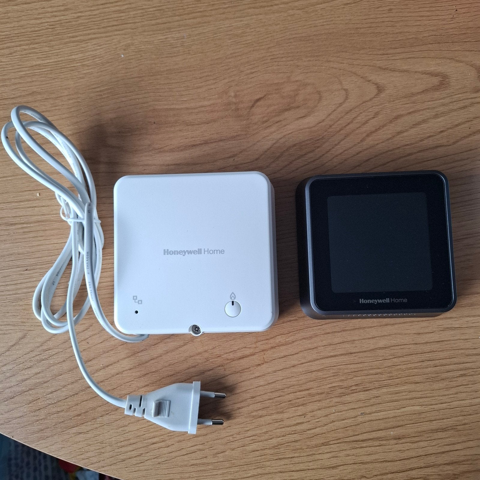 Honeywell T6R Draadloze Slimme Wifi Thermostaat, Ophalen of Verzenden, Slimme thermostaat, Zo goed als nieuw