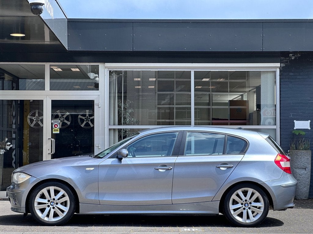 BMW 1-serie 120i 150PK / CLIMA / SCHERM / ELEKT RAMEN, 4 cilinders, 150 pk, Bedrijf, Handgeschakeld