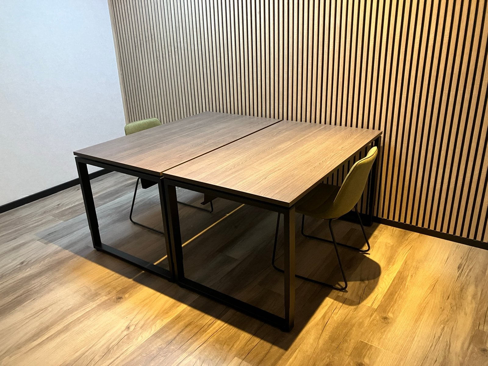 2x Zware Kwaliteit Bureau zwart staal hout 180x90 cm, Huis en Inrichting, Bureaus, Ophalen, Overige typen, Gebruikt, Hout