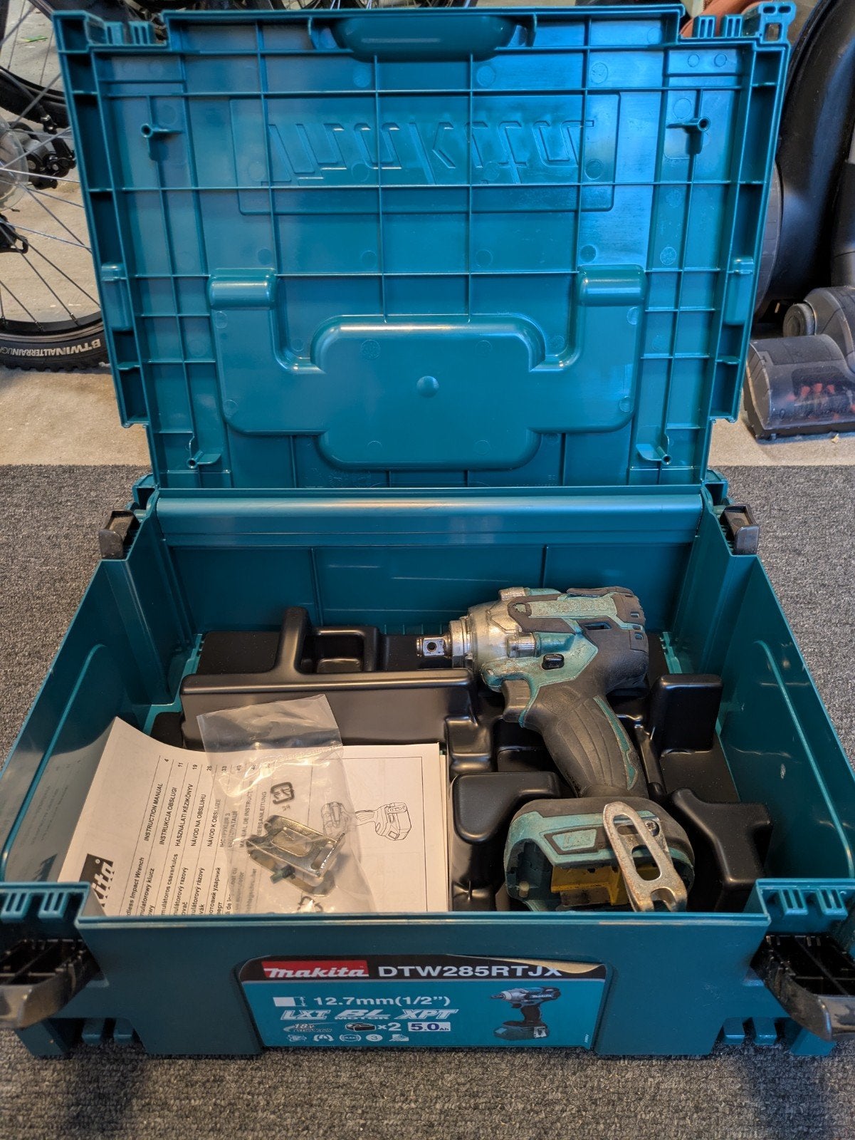 Makita DTW285 Slagmoersleutel met Mbox, zonder accu, Gebruikt, Variabele snelheid, Overige typen, Ophalen of Verzenden