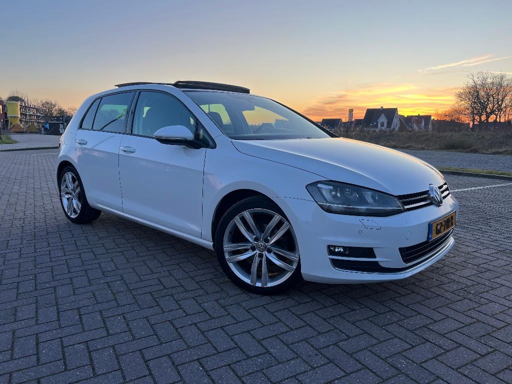 Volkswagen Golf 7 1.2 TSI HIGHLINE | PANO | NL | DEALERONDER, Auto's, Volkswagen, Voorwielaandrijving, Xenon verlichting, Zwart