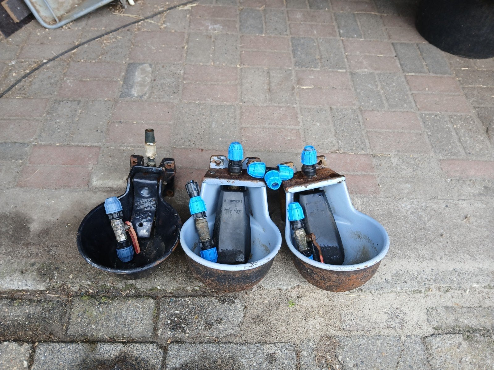 drinkbakken met koppelingen, Ophalen