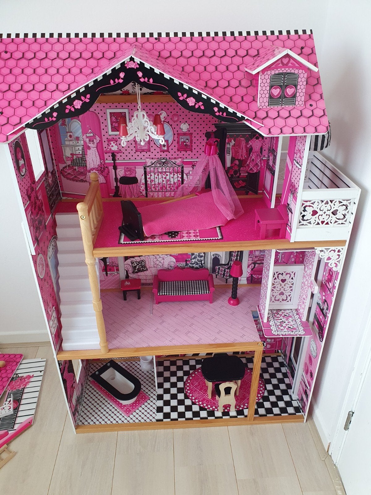 Groot roze barbiehuis van Kidkraft met meubels en accessoir, Ophalen, Gebruikt, Poppenhuis