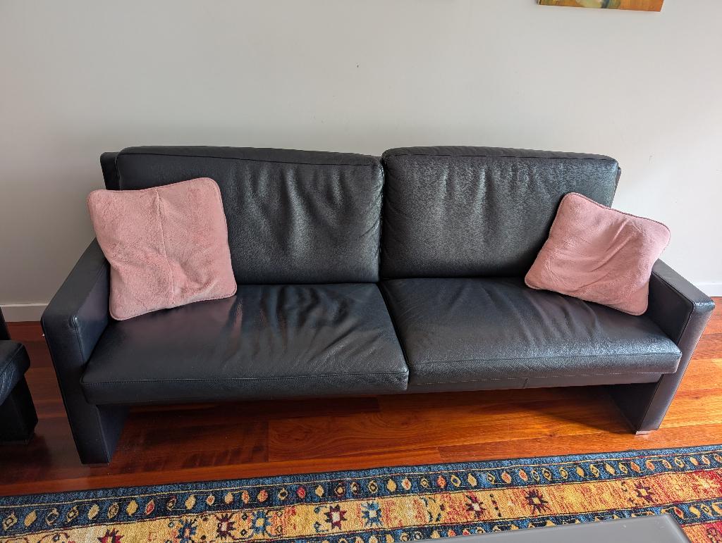 Leolux Timandra 2,5 zits donkerblauw leren bank, Ophalen, Gebruikt, Modern en rvs slede, 150 tot 200 cm
