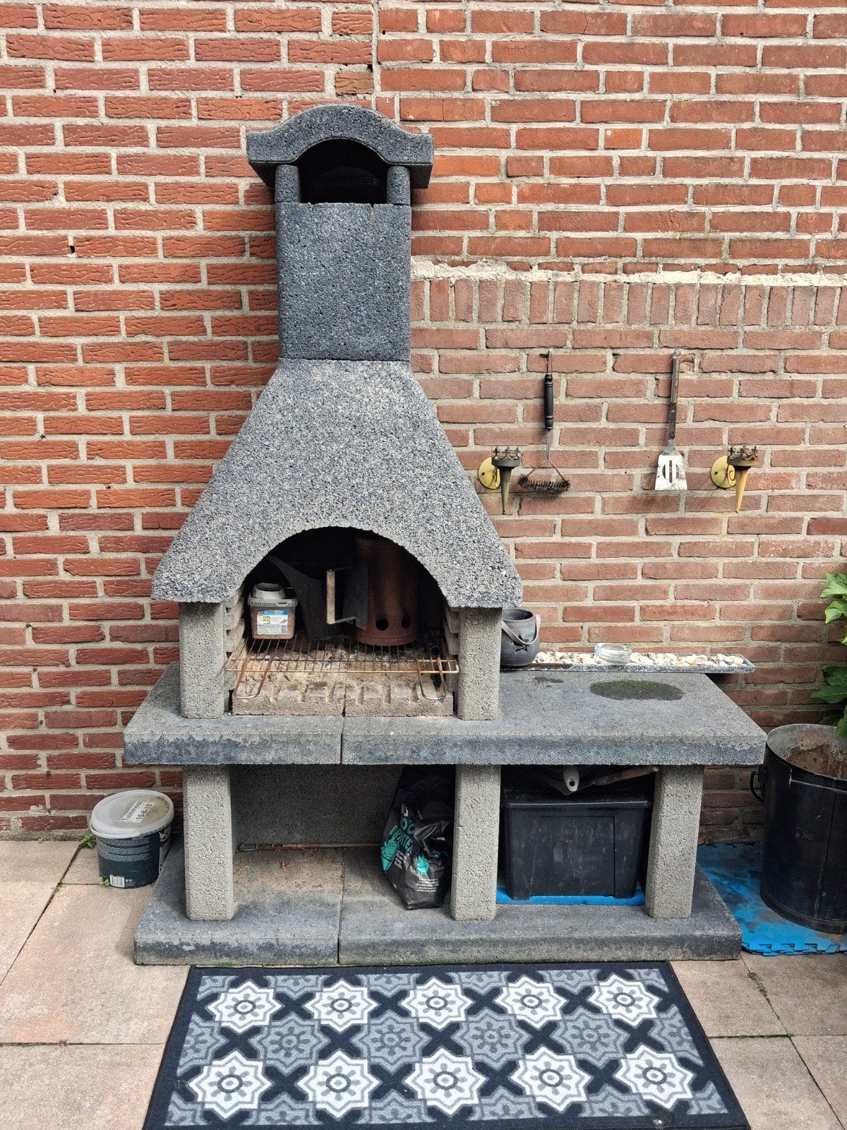 Stevige stenen barbecue met schoorsteen, Ophalen, Gebruikt
