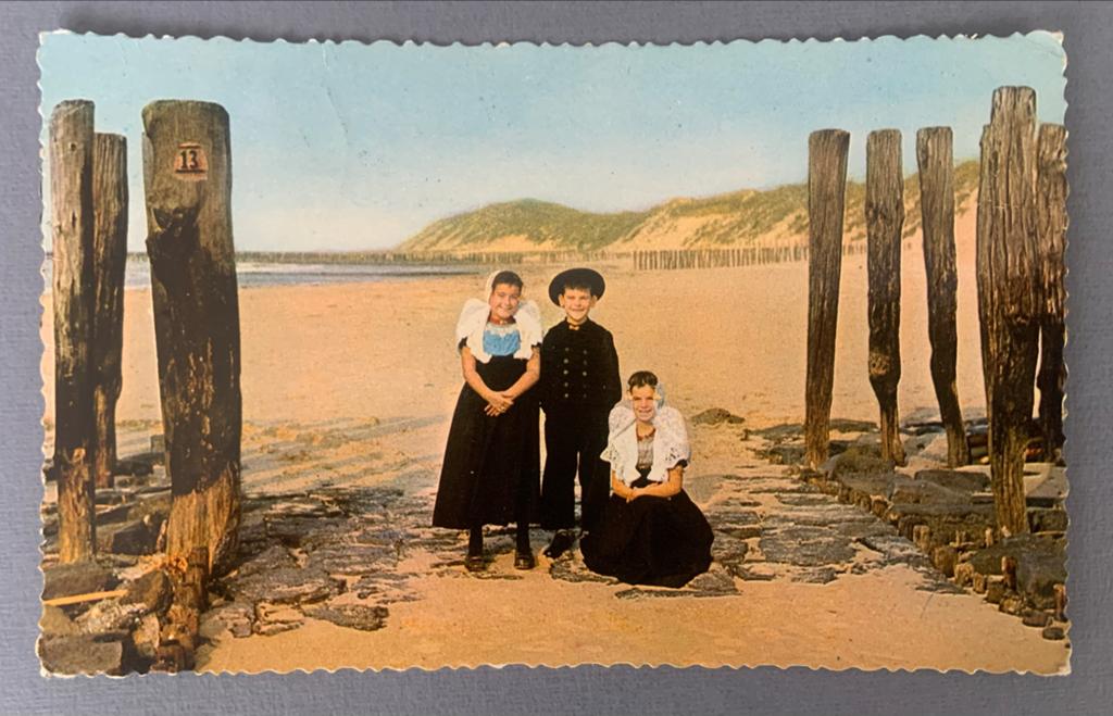 Zeeuwse klederdracht op het strand, Verzenden, 1960 tot 1980, Gelopen, Zeeland