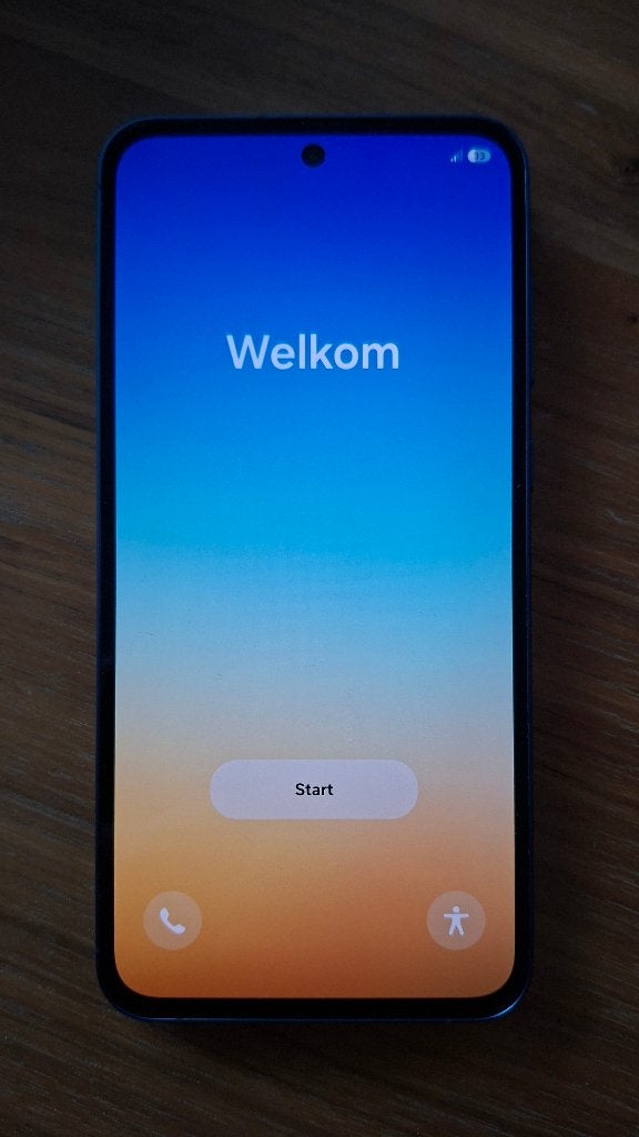 Foto 2 van Samsung Galaxy A55 5G in nieuwstaat met hoes