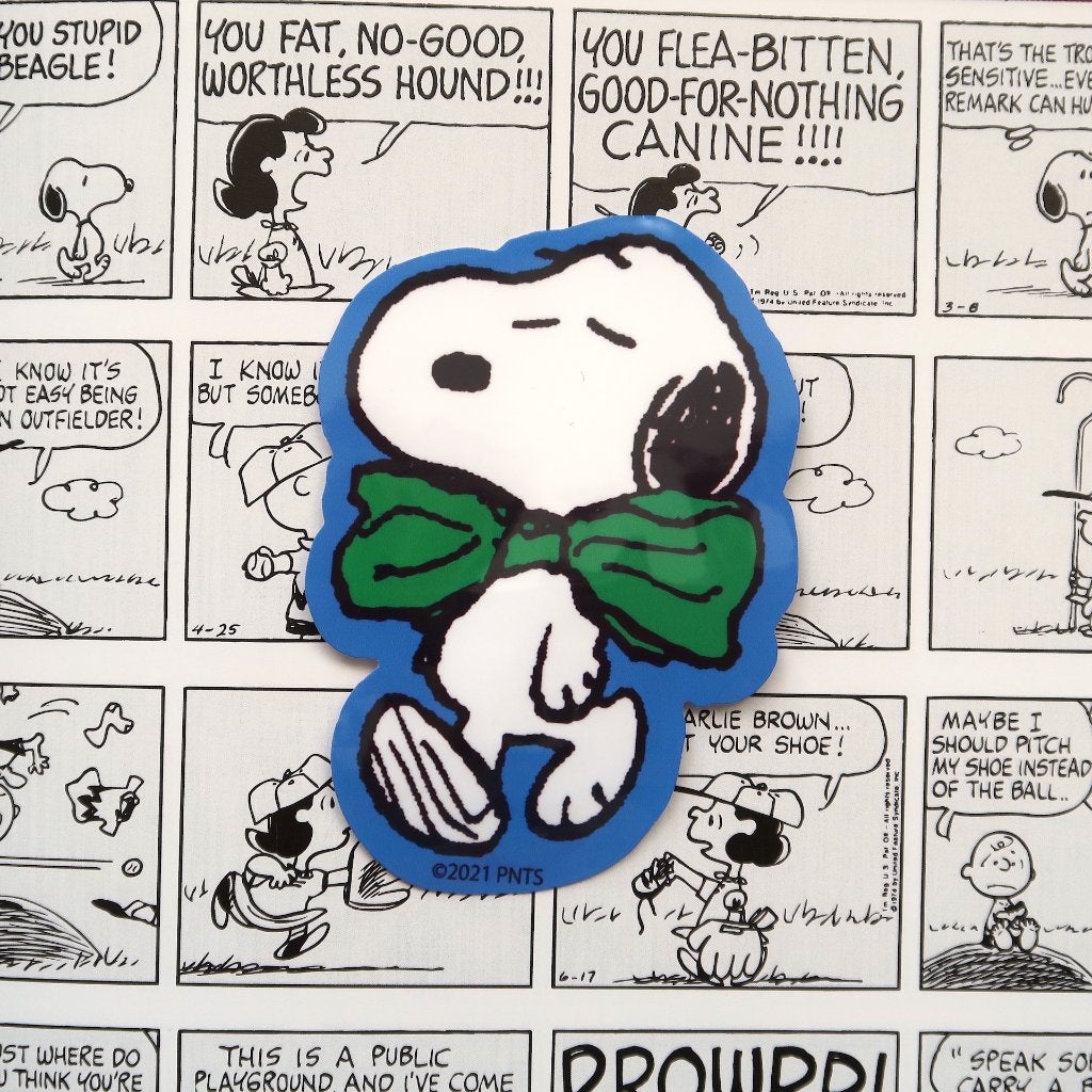 Snoopy met strik van Peanuts strips en tekenfilm sticker, Verzamelen, Verzenden, Snoopy, Nieuw, Plaatje, Poster of Sticker