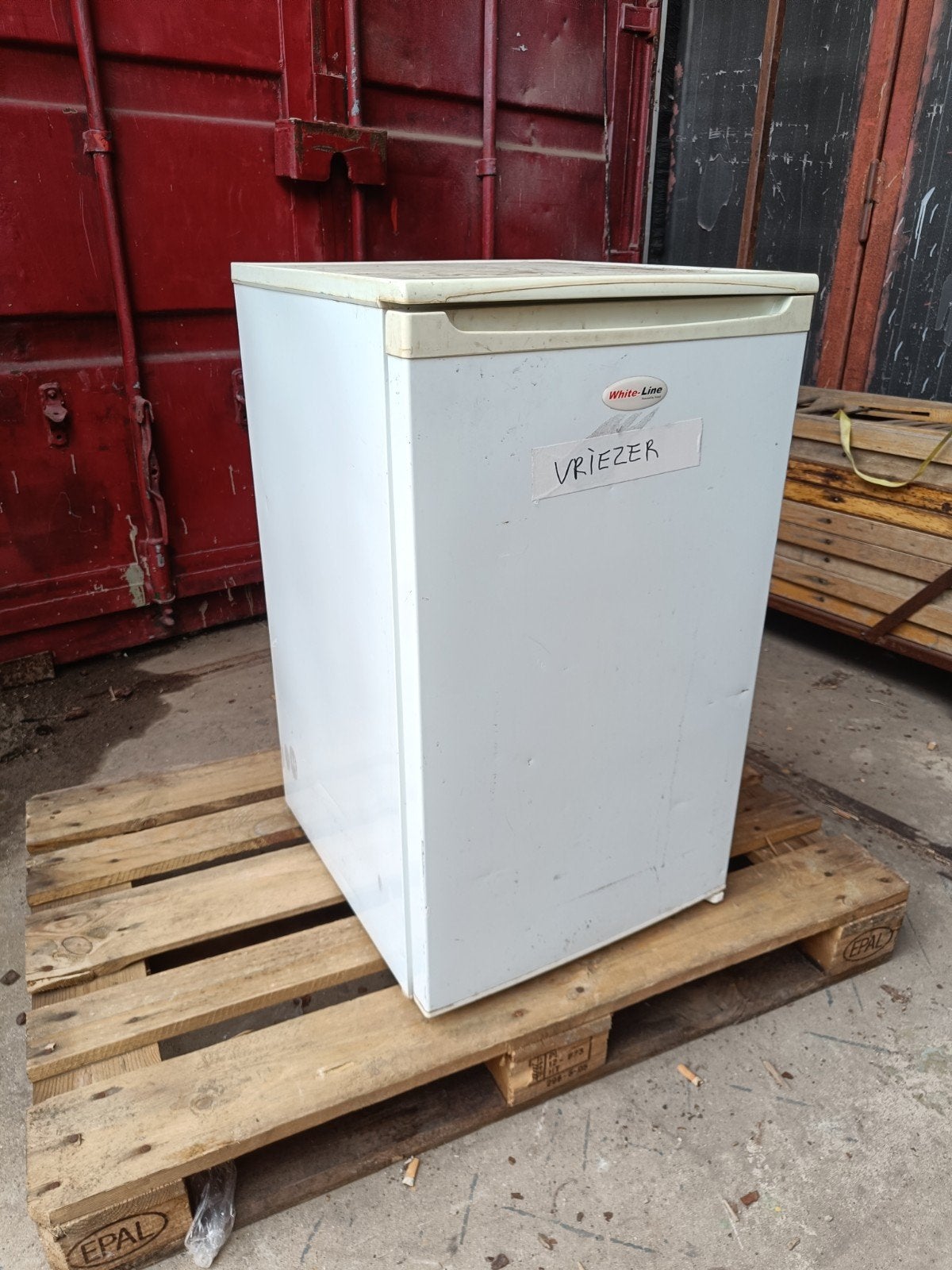 Compacte vriezer - Ideaal voor kleine ruimtes, Witgoed en Apparatuur, Vriezers en Diepvrieskisten, Gebruikt, Minder dan 85 cm