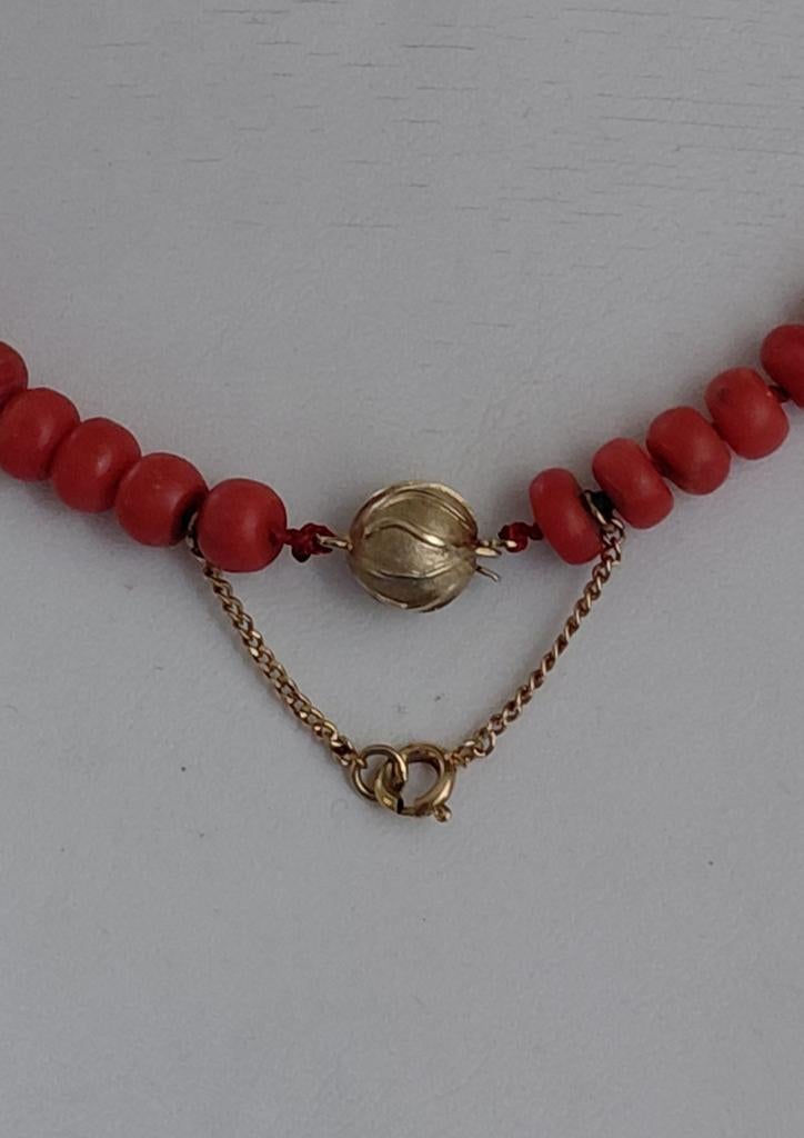 unieke bloedkoraal ketting met gouden ged.slotje,43 cm, Ophalen of Verzenden, Goud, Ketting