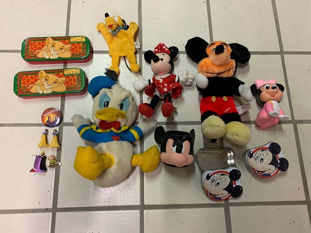 Diverse Disney voorwerpen : knuffels, beker, poppetjes, Verzamelen, Disney, Ophalen of Verzenden, Overige figuren, Zo goed als nieuw