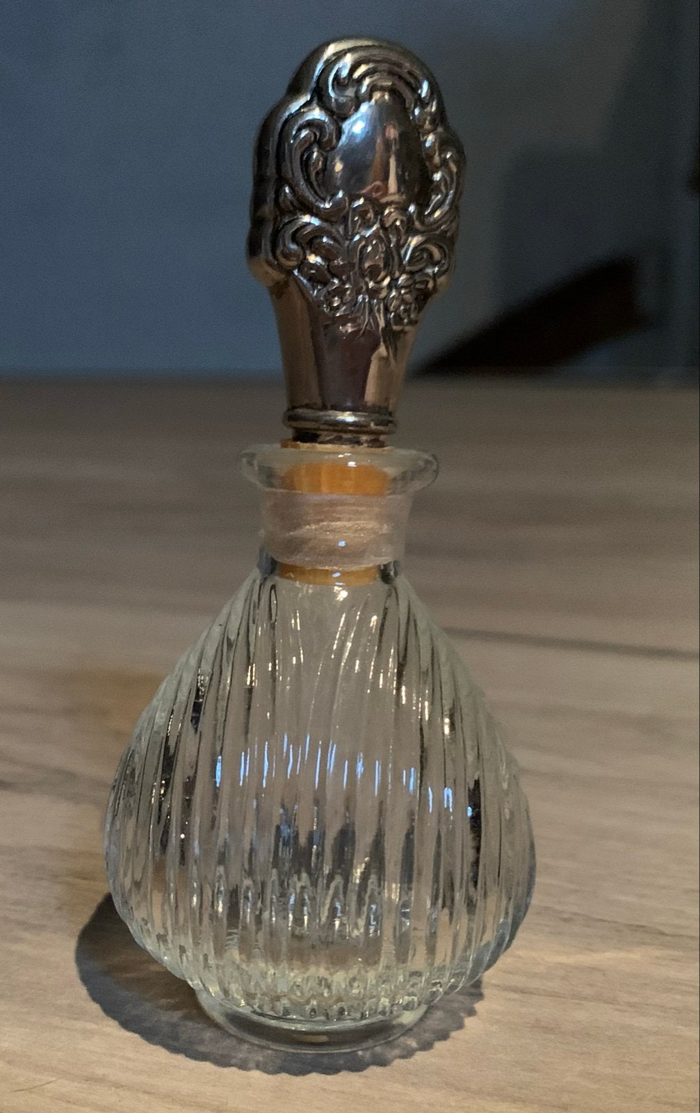 Antieke parfumfles met zilveren dop, Antiek en Kunst, Ophalen of Verzenden
