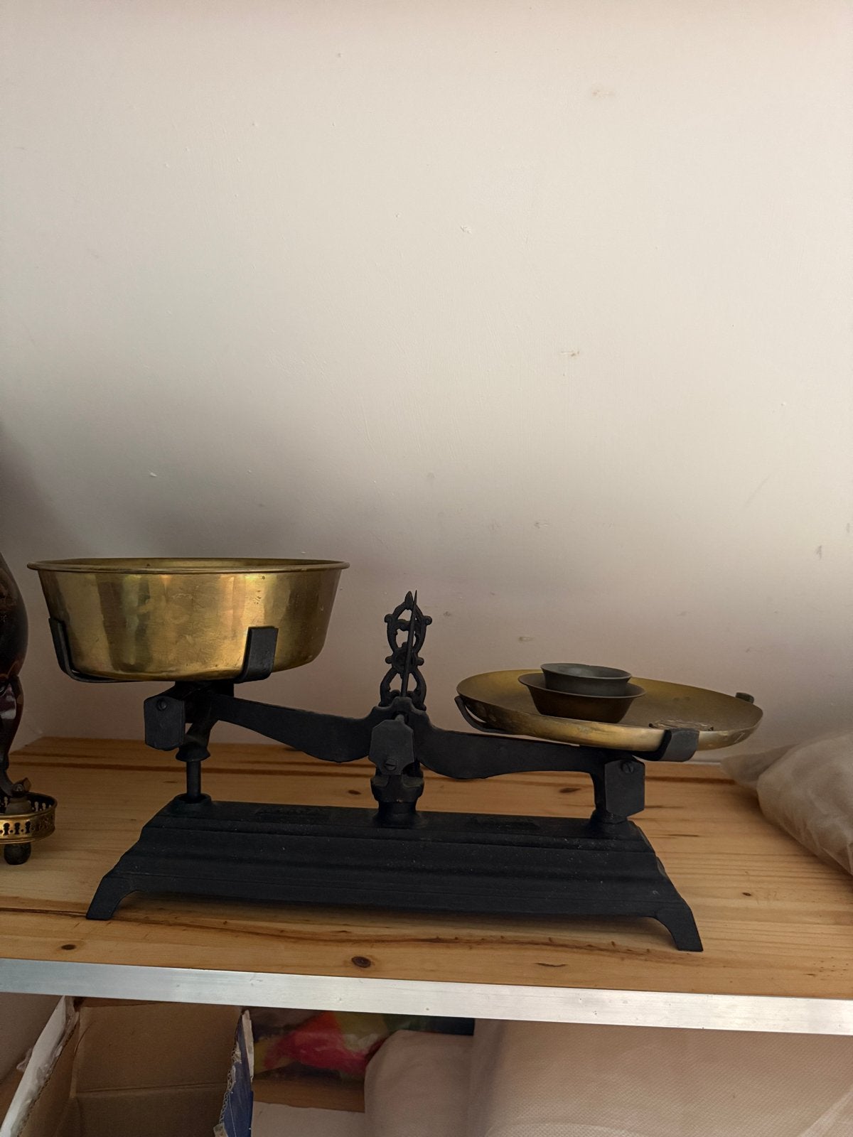 Antieke Weegschaal met Gietijzeren Basis en Messing Schalen, Ophalen of Verzenden