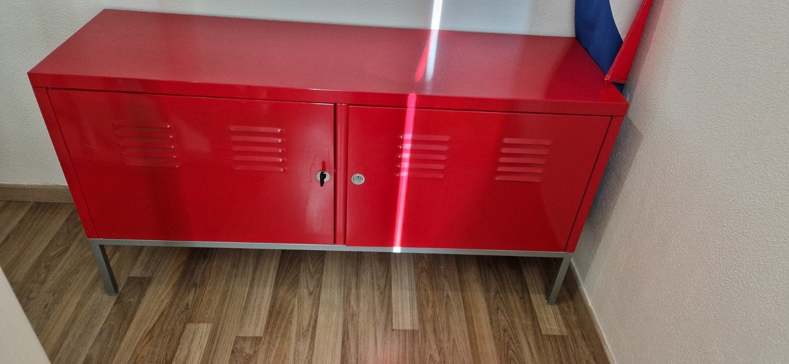 2x IKEA Locker Kasten Rood met Lichte Beschadigingen, Ophalen, Gebruikt, Industriële