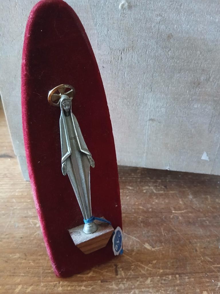 Mariabeeldje, tin op fluwelen standaard, Ophalen of Verzenden