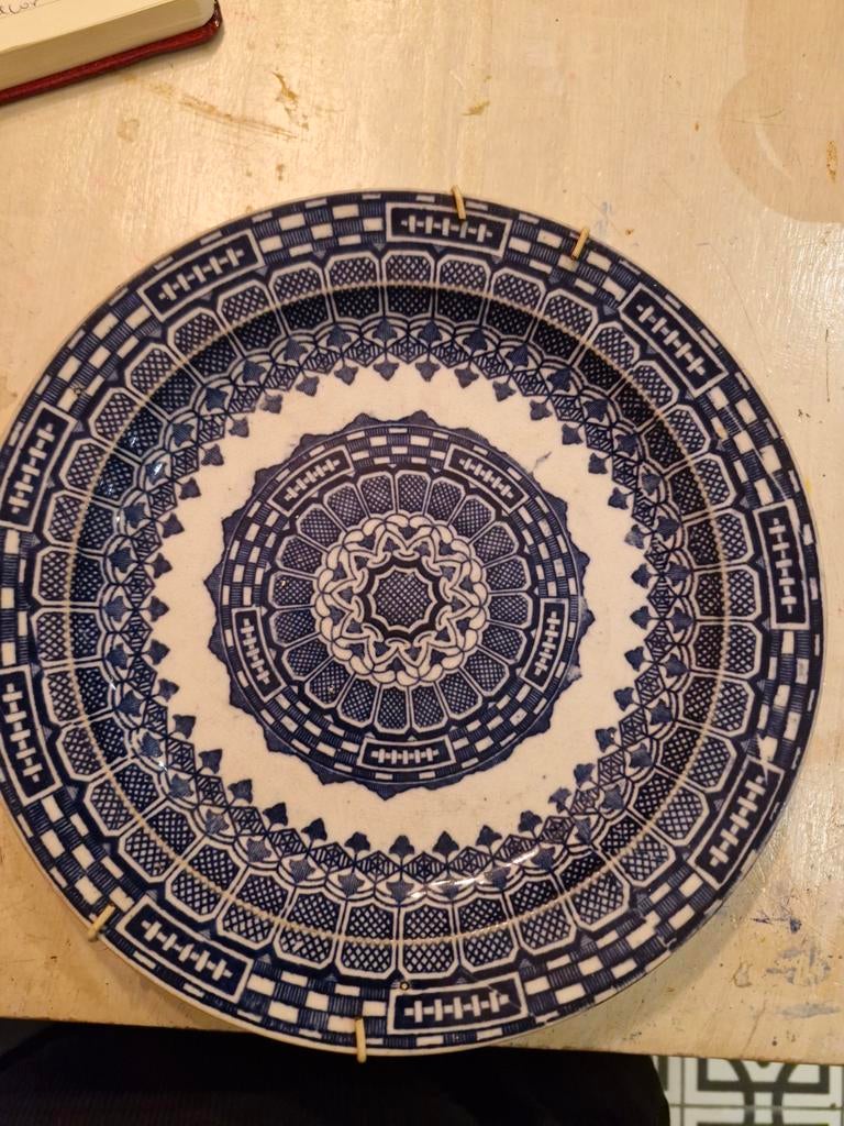 Antiek Petrus Regout 'Alpine' plat bord, circa 1900, Antiek en Kunst, Antiek | Servies los, Ophalen of Verzenden