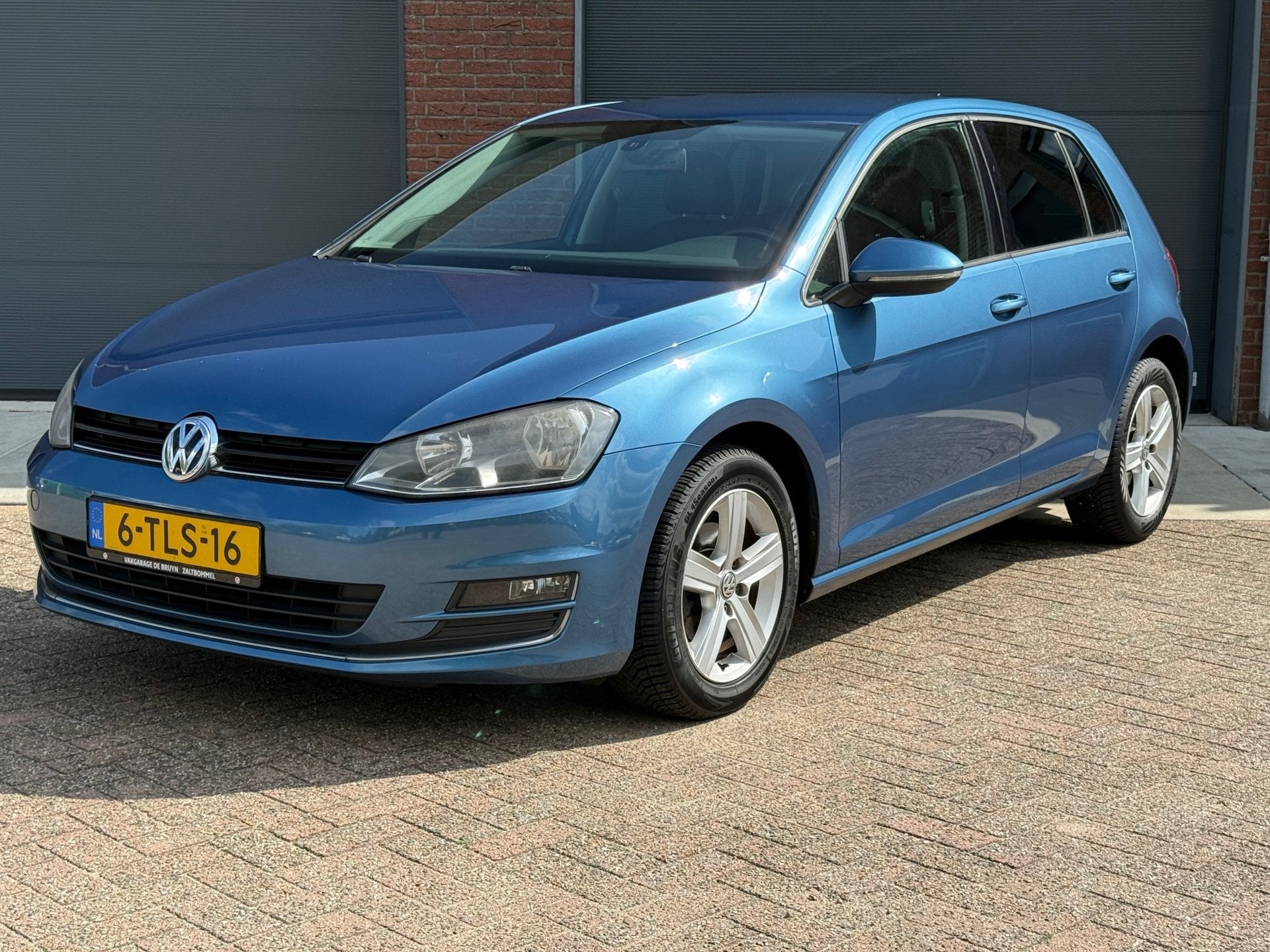 Volkswagen Golf 1.2 TSI Highline nederlandse auto, Auto's, Euro 5, Gebruikt, 4 cilinders, Blauw