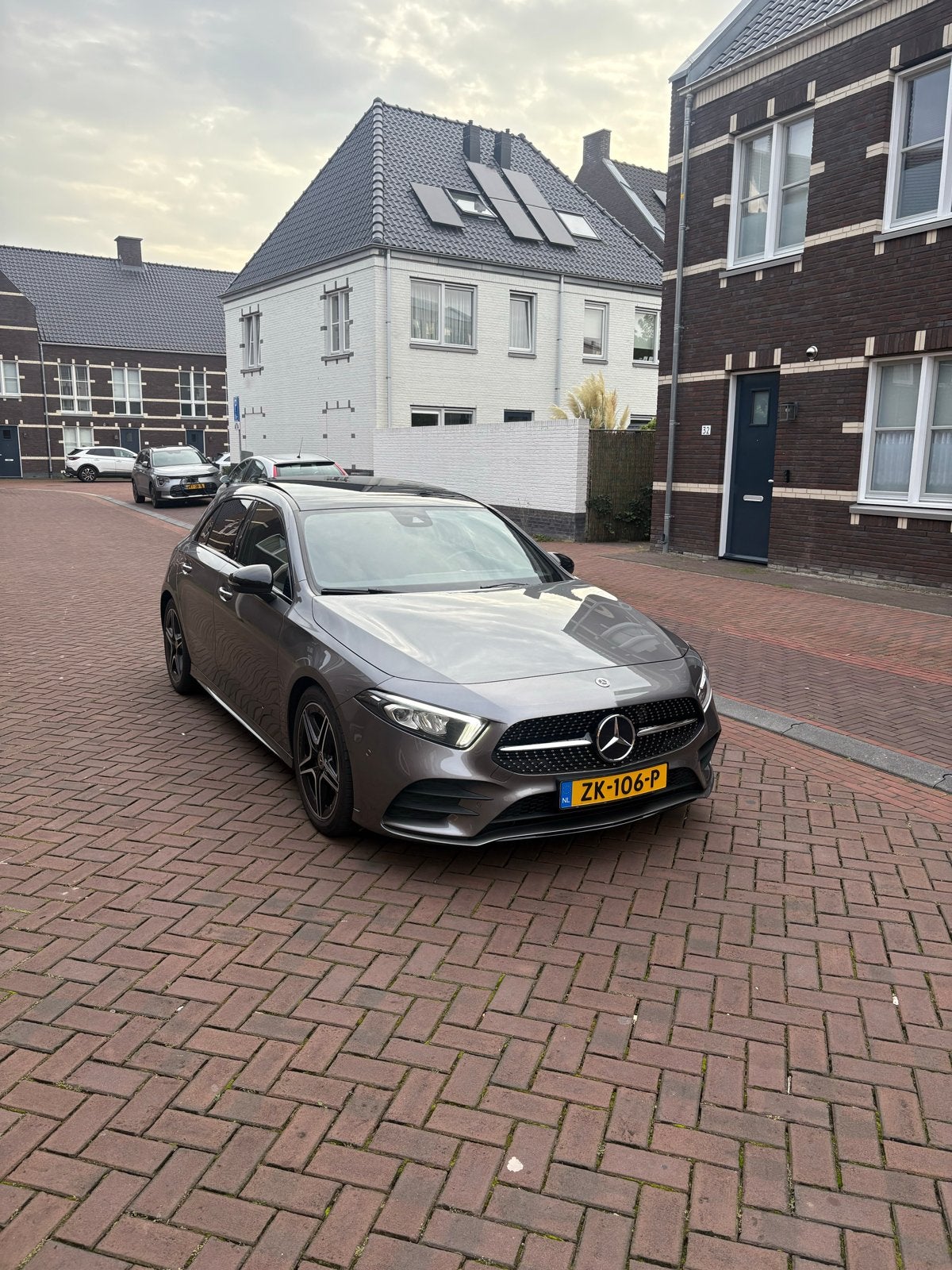 Mercedes-Benz A-Klasse A 180 d 116pk 7G-DCT 2019 Grijs, Auto's, 1345 kg, 4 cilinders, Origineel Nederlands, Diesel