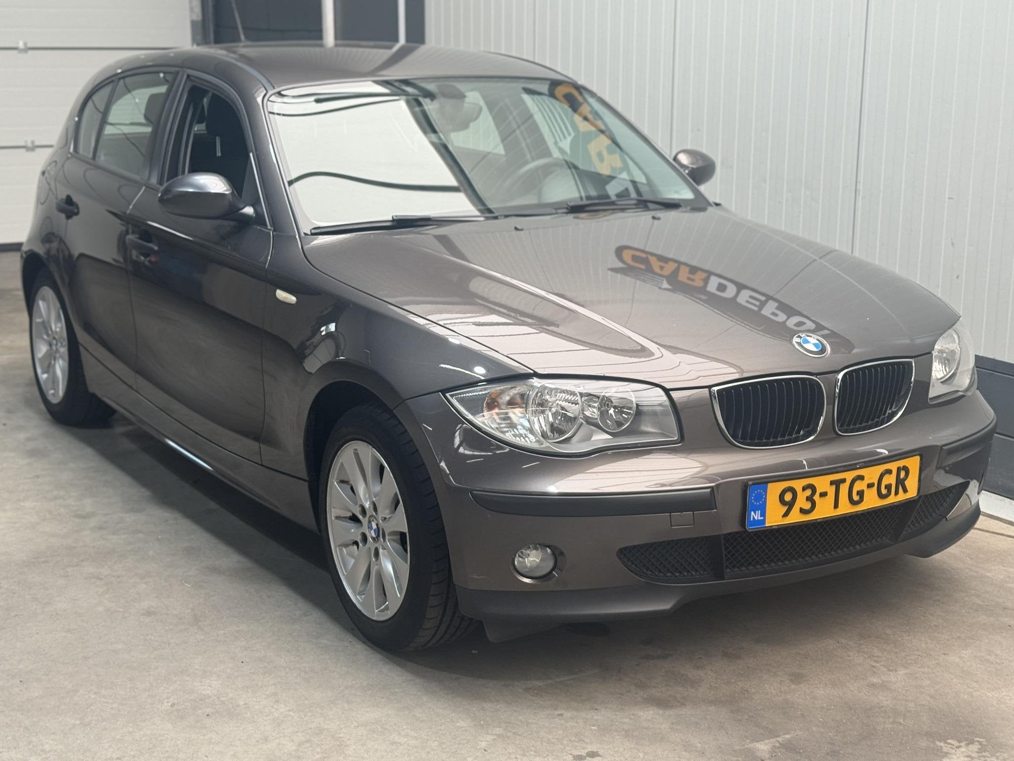 BMW 1-serie 116i Business Line, Auto's, Gebruikt, Zwart, 4 cilinders, Bruin