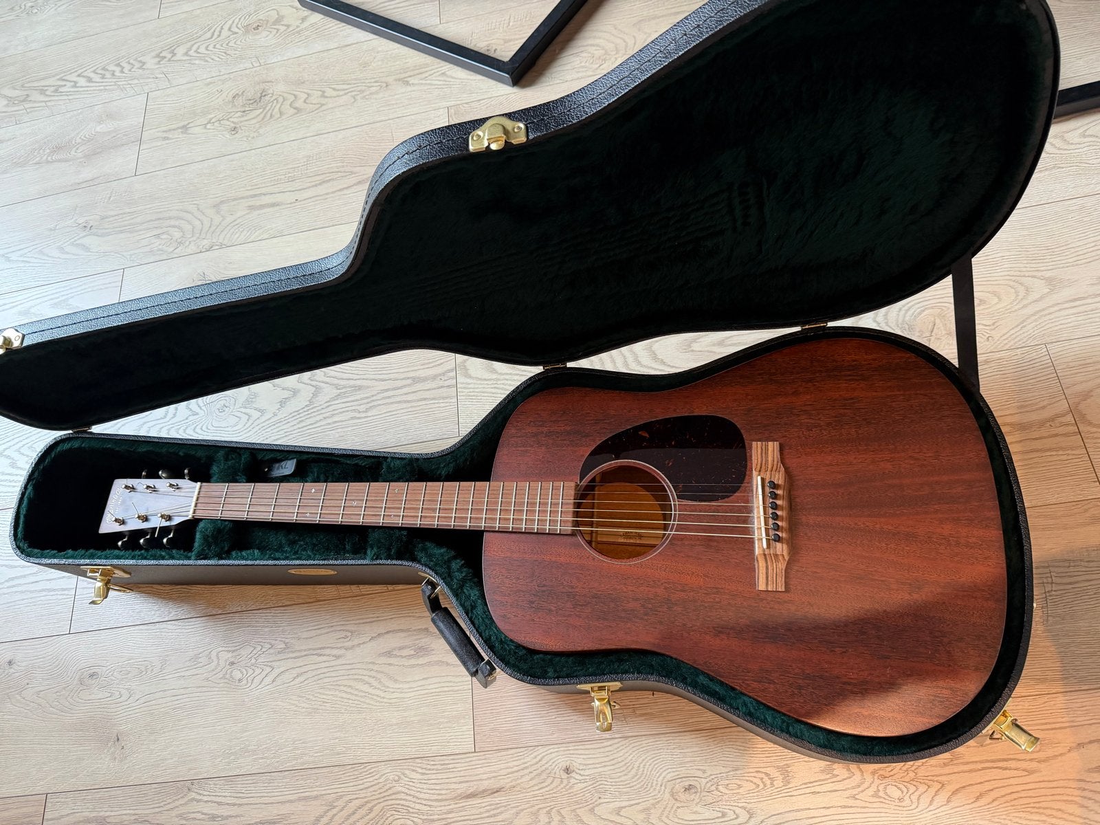 Martin D-15M akoestische gitaar met koffer en element, Ophalen, Zo goed als nieuw, Western- of Steelstringgitaar, Met (piezo-)element