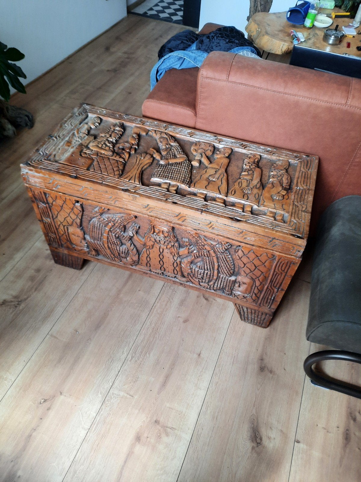 Antieke Benin Nigeria Kist met Prachtig Houtsnijwerk, Antiek en Kunst, Ophalen