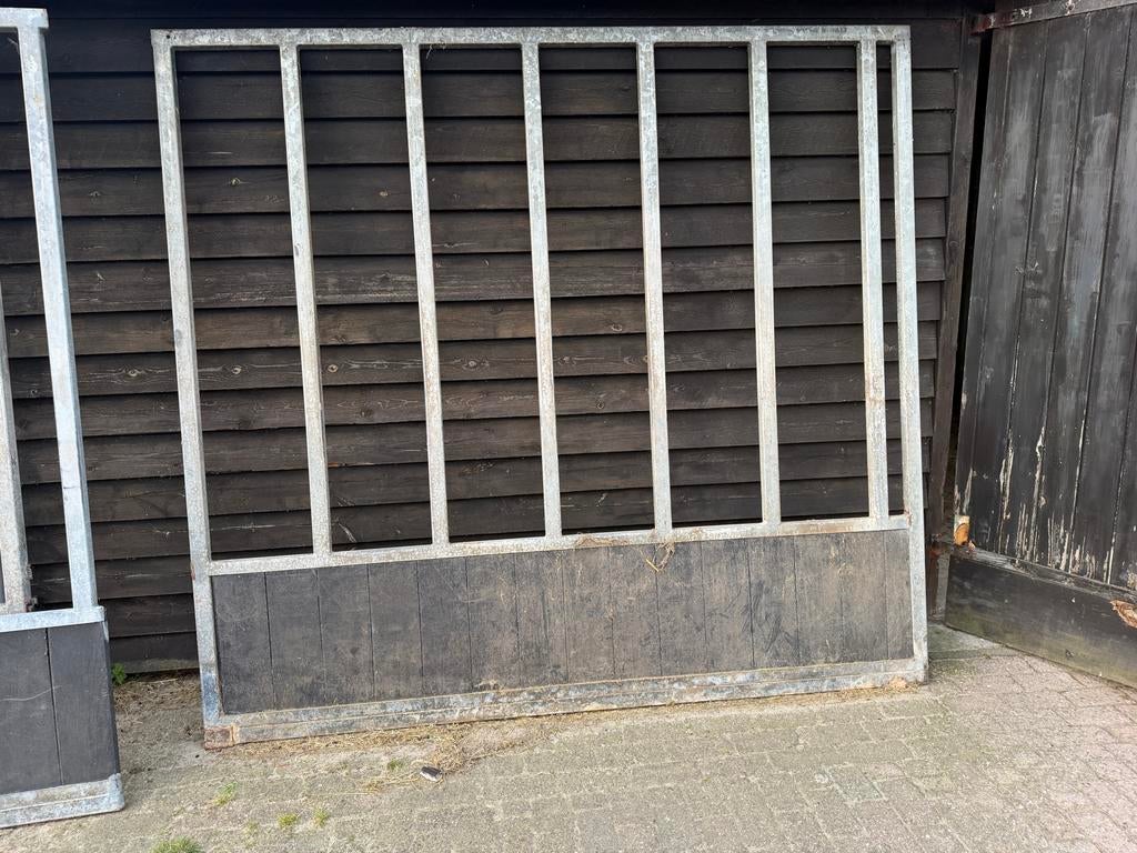 Stal deuren / veulen stal, Weidegang, 4 paarden of pony's of meer