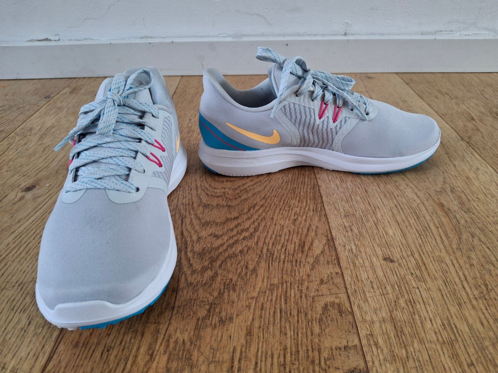 Nike sneakers mt 37 UK 4 sportschoenen, Sportschoenen, Nike, Ophalen of Verzenden, Zo goed als nieuw
