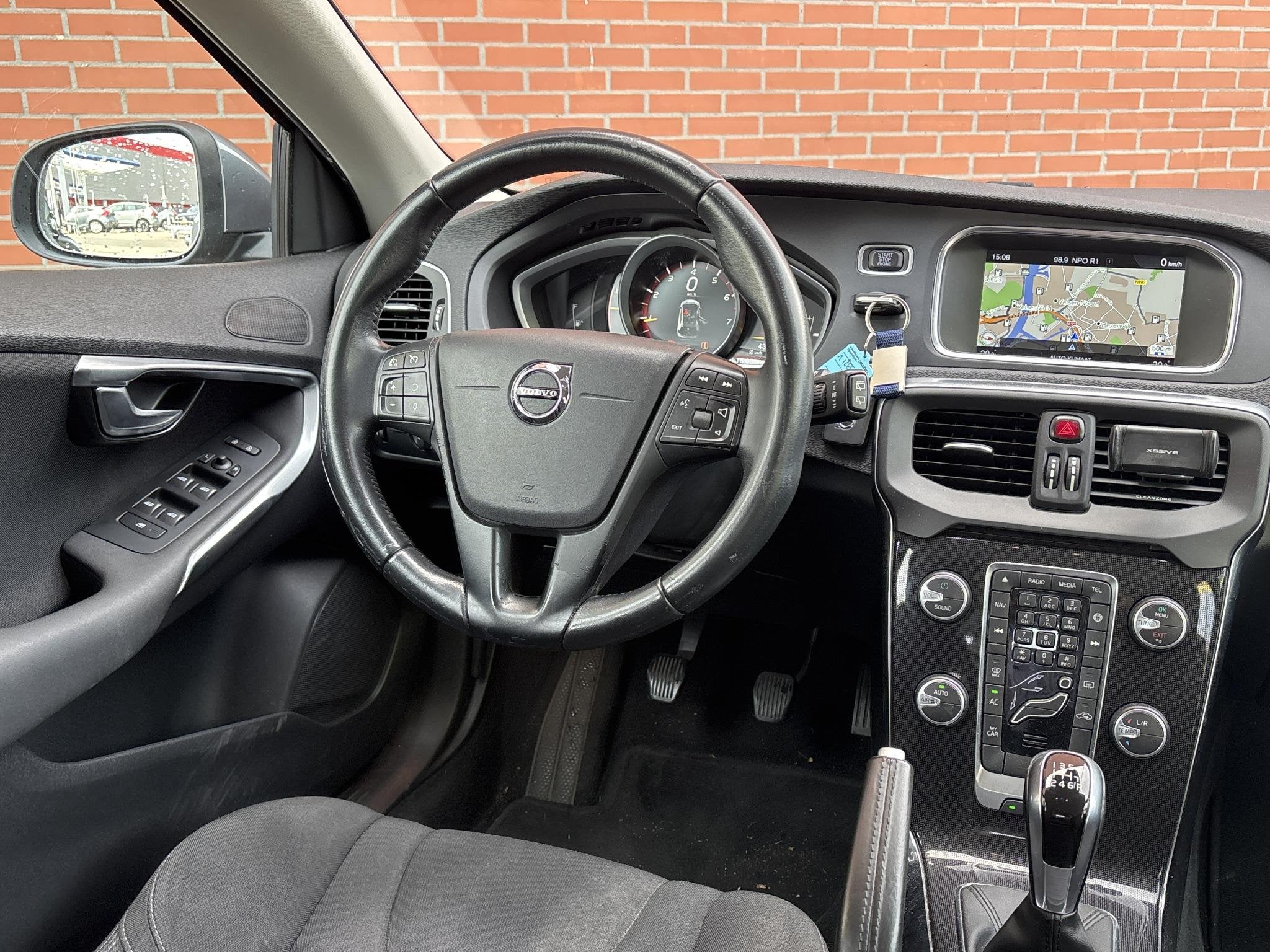 Volvo V40 2.0 T2 Kinetic Navigatie, Bluetooth, 17 inch R-des, Voorwielaandrijving, Stof, Gebruikt, Euro 6