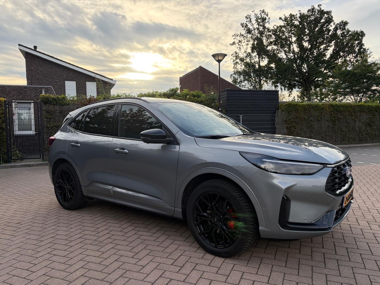 Foto 6 van Ford Kuga 2.5 PHEV St-line X Black Style | Trekhaak | Winter