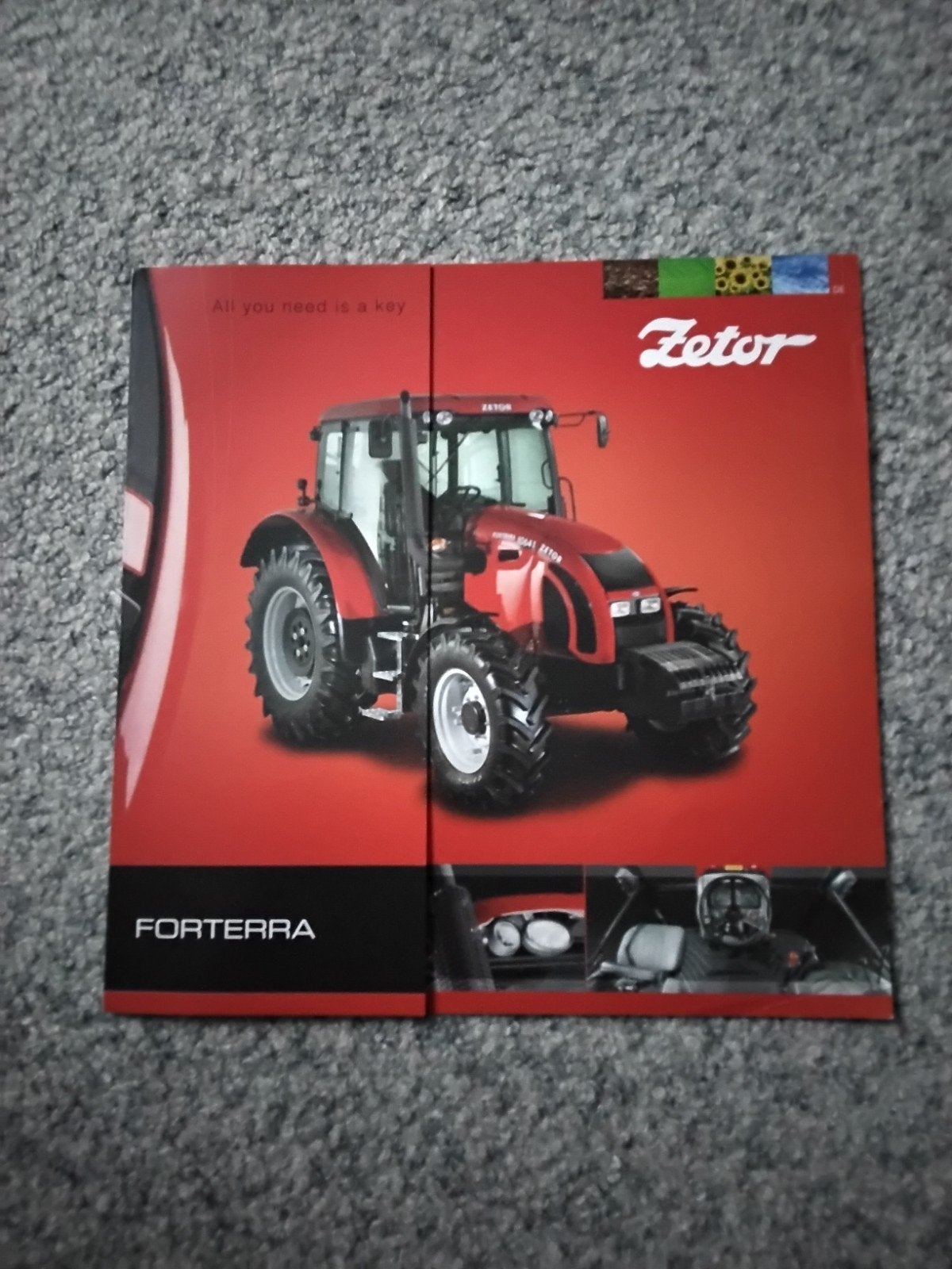 ZETOR FOLDERS, Ophalen of Verzenden, Zo goed als nieuw