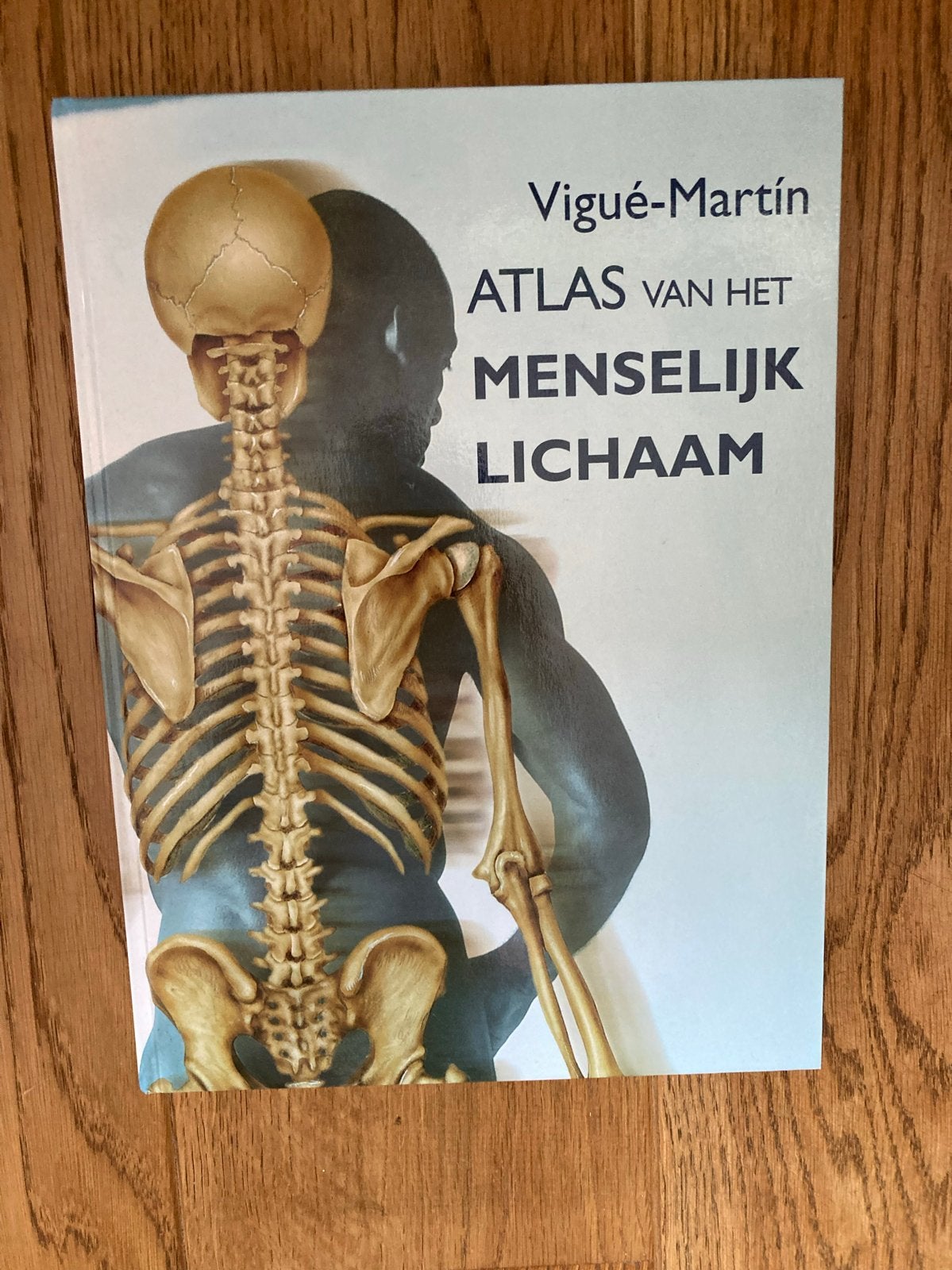 Atlas van het Menselijk Lichaam - Vigué-Martín, Boeken, Studieboeken en Cursussen, Ophalen of Verzenden, Beta, Zo goed als nieuw