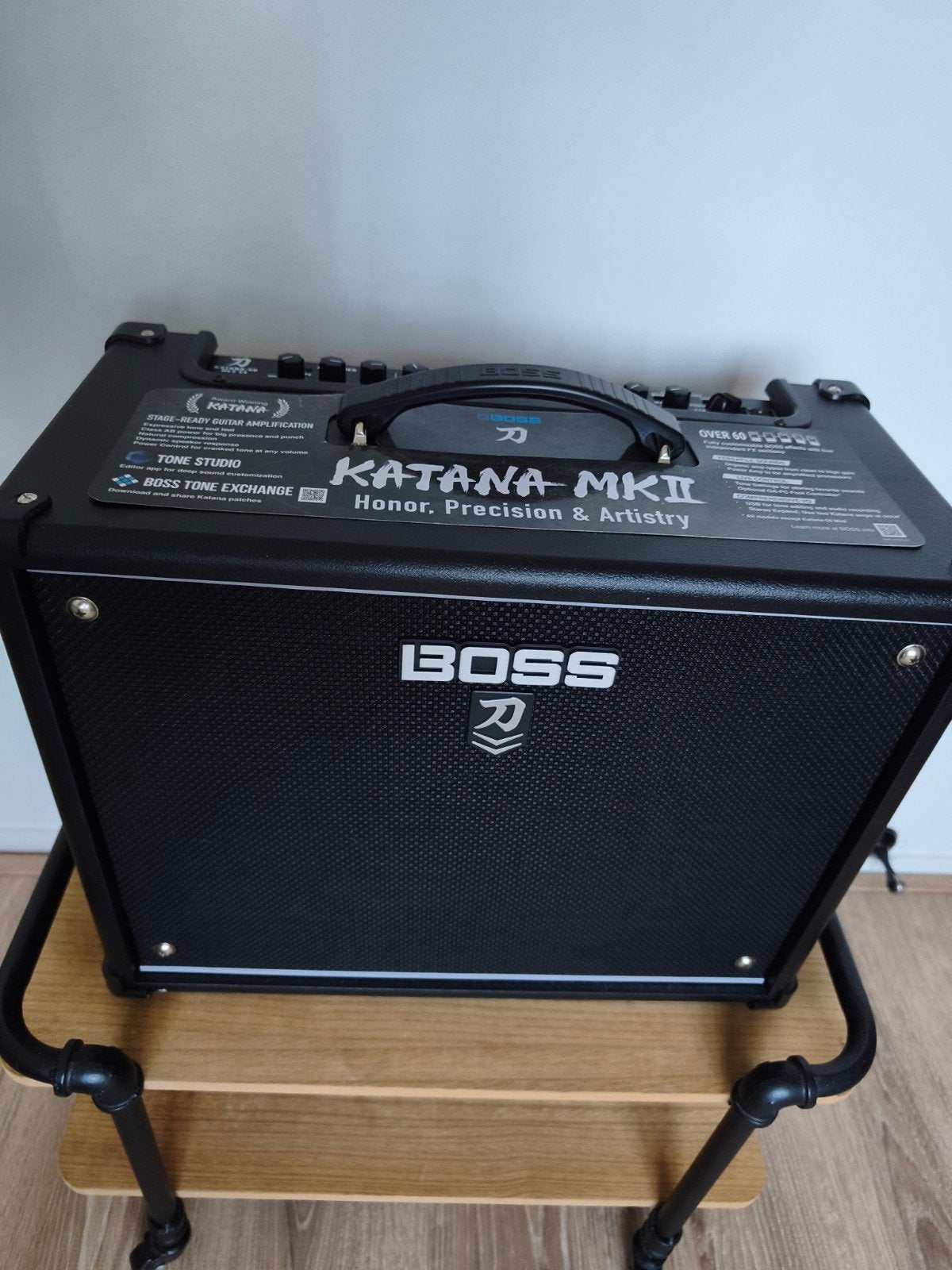 Foto 3 van BOSS KATANA 50 MK2 EX incl. Cover en Xsonic Airstep KAT zgan