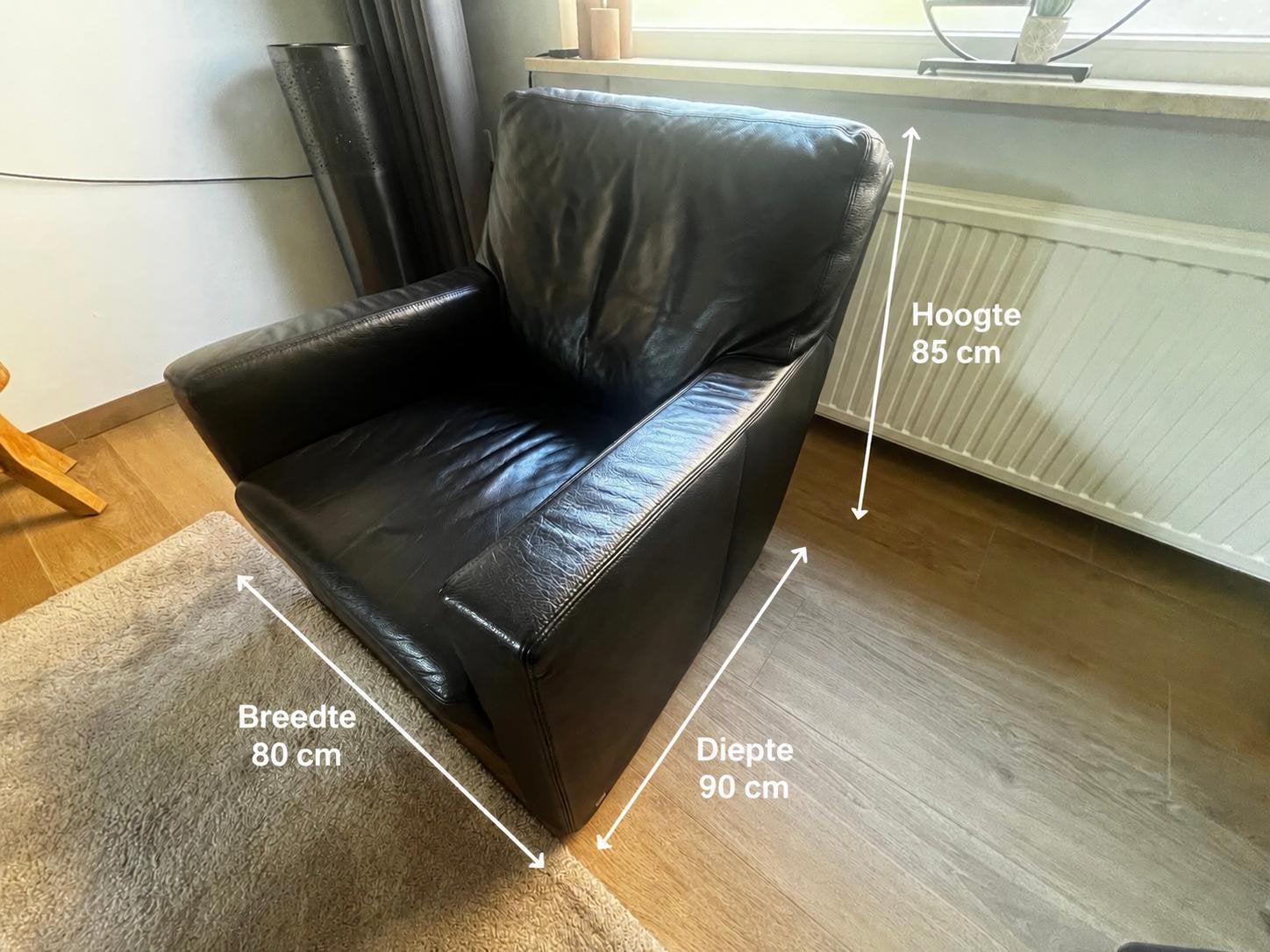 Twee zwarte leren fauteuils, Ophalen, Zo goed als nieuw, 75 tot 100 cm, 50 tot 75 cm