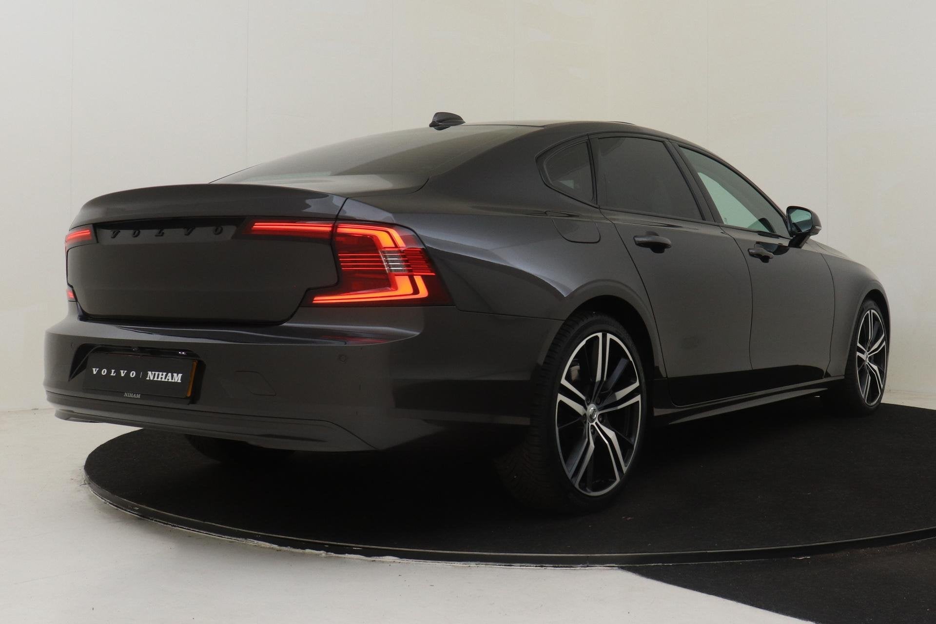 Volvo S90 B4 (M-HYBRID) BUSINESS PRO -PANO.DAK|HARMAN/KARDON, 12 maanden, 15 km/l, Gebruikt, Euro 6